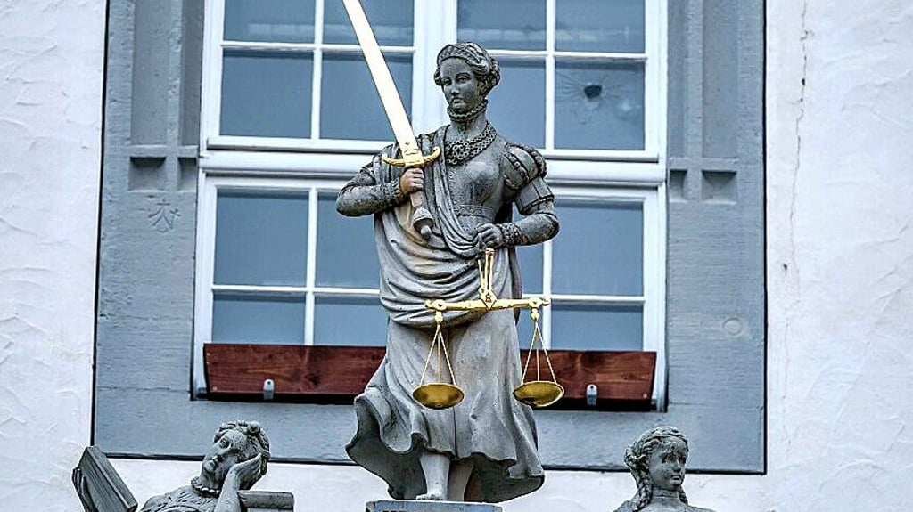 Justitia auf dem alten Rathaus in Wittenberg