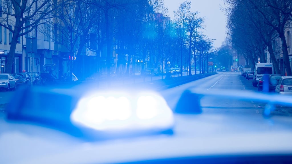 In Zeitz haben Unbekannte einen Geldautomaten gesprengt.