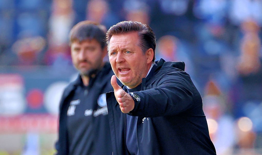 Co-Trainer André Kilian (hinten) und Chefcoach Christian Titz hoffen auf den ersten Ligasieg des 1. FC Magdeburg seit dem 6:4 gegen Hertha am 2. September.