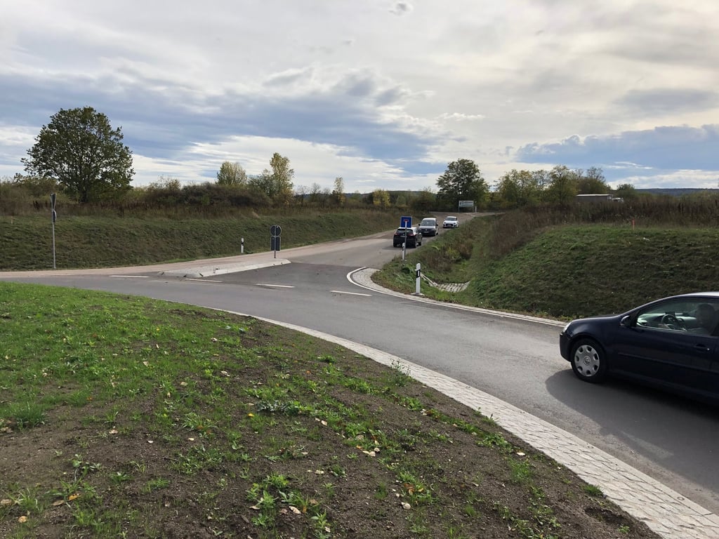 Der Abzweig am Kreisverkehr ist schon da: Die Stadt Quedlinburg möchte in Quarmbeck ein Industriegebiet entwickeln.