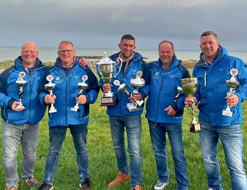 Mirko Ehricht, Reyk Büßecker, Marcel Fischer, Dietmar Röder und Kay Franz (von links) haben als Team Sachsen-Anhalt A bei den German Open im Brandungsangeln in der Mannschaftwertung gewonnen.