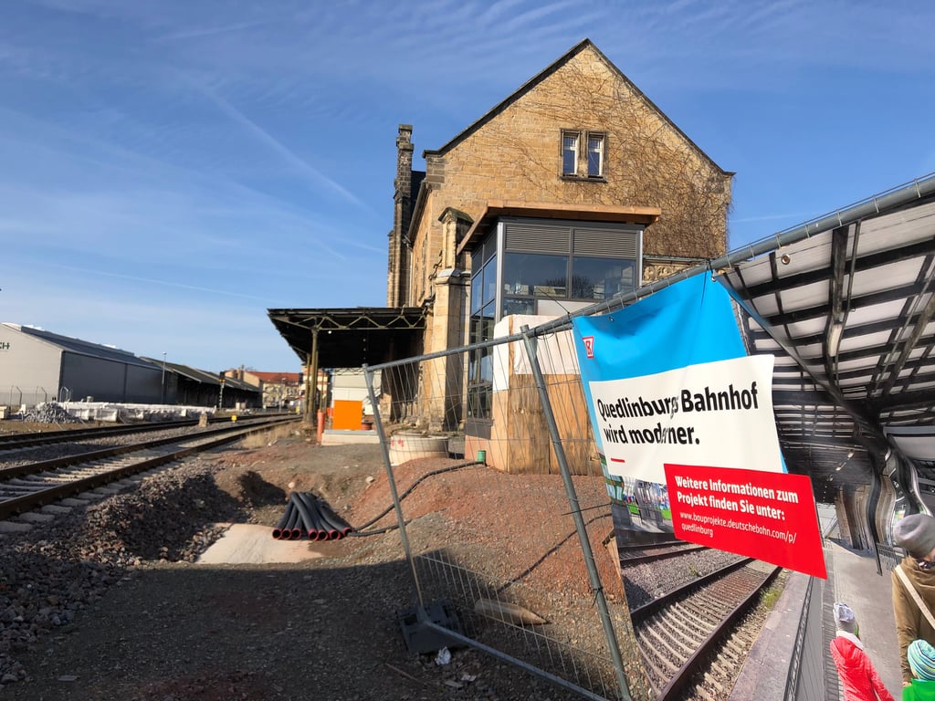 Am Verkehrspunkt Bahnhof Quedlinburg wird seit März 2020 gebaut.