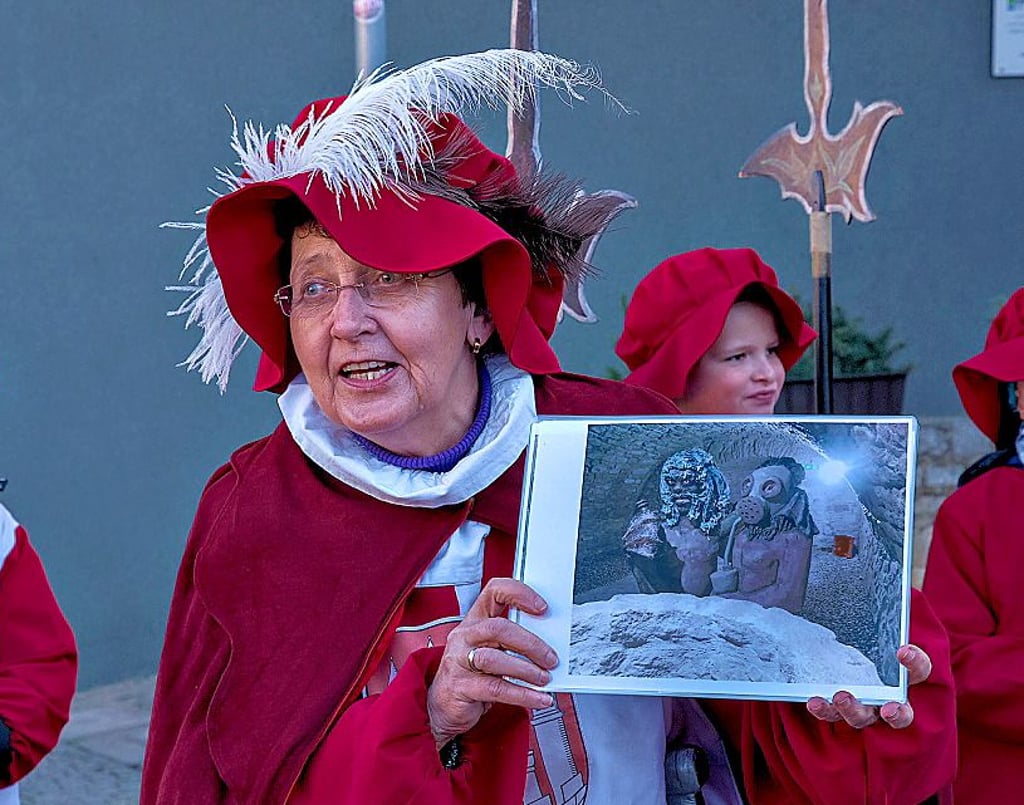 Seit vielen Jahren ist Angela Biemann Stadtführerin in Merseburg.