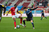 Enrique Lofolomo (l.) flog in der Schlussphase vom Platz.