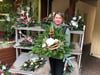 Stephanie Patzer bietet in ihrem Blumenladen Wiegand in Weißenfels ein breites Sortiment an Grabschmuck an.