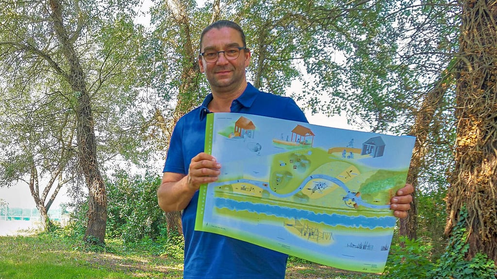 Große Pläne: Im Juni 2021 hat Daniel Krebietke vom Büro Grünplan in Bernburg das Konzept für einen neuen Spielplatz in Wörlitz bei einem Ortstermin der MZ erläutert.