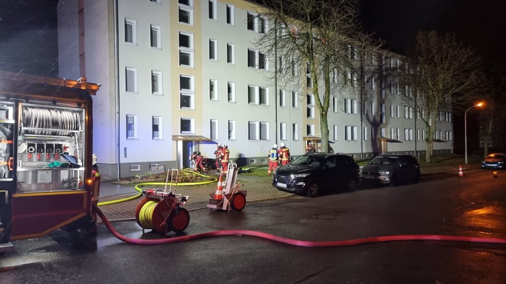 In der Roßlauer Mitschurinstraße hat es am Samastagabend in einem Keller gebrannt.