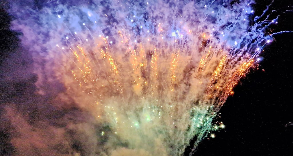 Mit einem spektakulären Feuerwerk ließ Pyro-Rob es beim Vorschießen krachen.