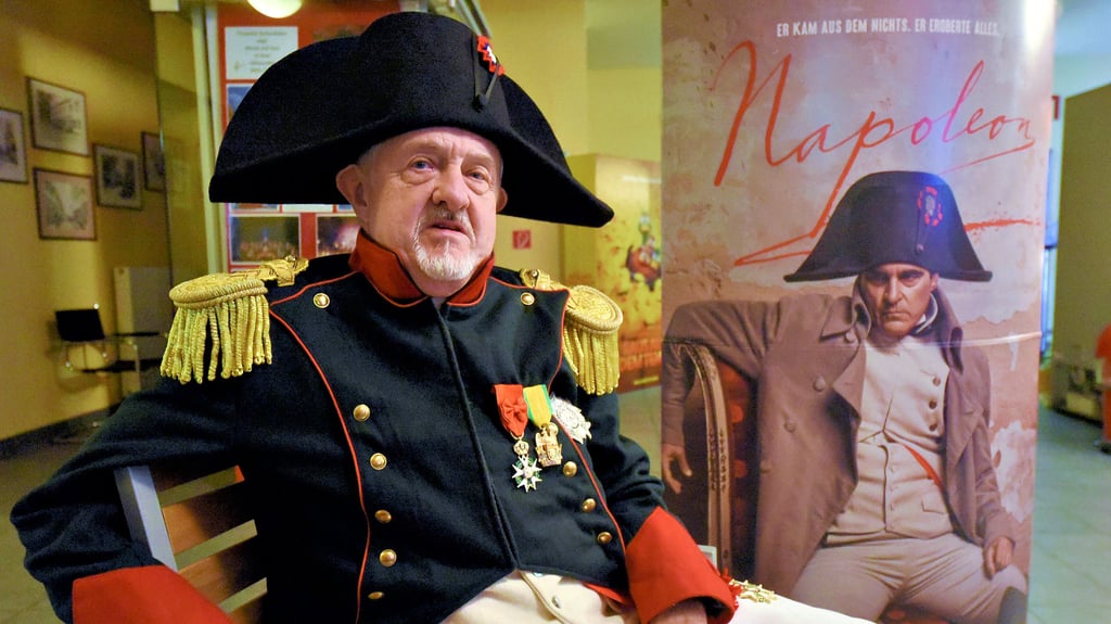 Napoleon, aka Karl-Heinz Wittich, schaute zur Filmpremiere im Ascherslebener Kino vorbei.