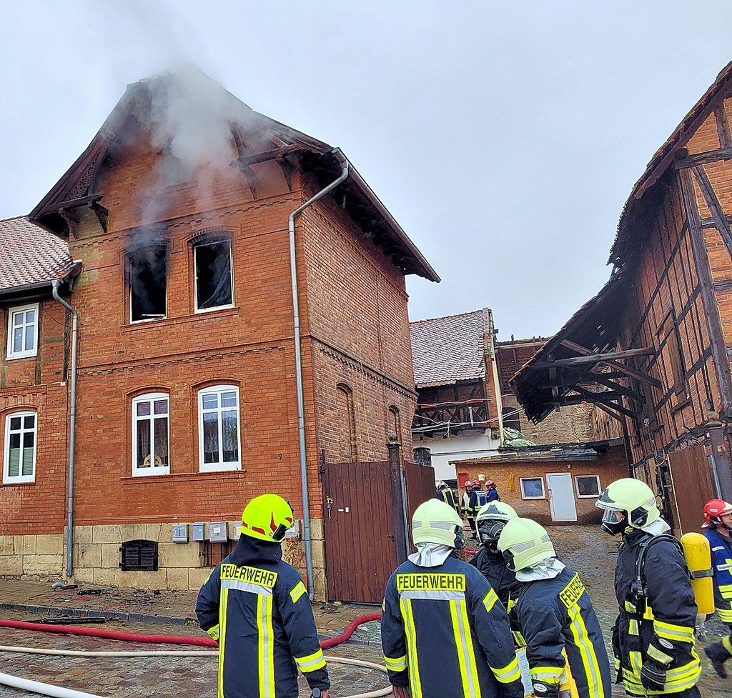 Brand Haus Nach Feuer Unbewohnbar 23 Menschen Gerettet Und Spontan Untergebracht 3418