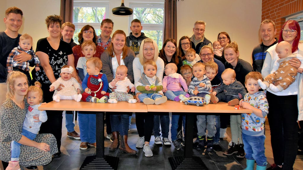 Zum ersten Mal findet das Lätzchencafé im Calvörder Grieps statt. Der neue ebenerdige Anbau der Waldgaststätte eignet sich gut für junge Familien, die direkt mit dem Kinderwagen ins Warme fahren können. Außerdem ist das Areal wie geschaffen für ausgiebige Spaziergänge und für die älteren Geschwister ein guter Ort zum Herumtoben.