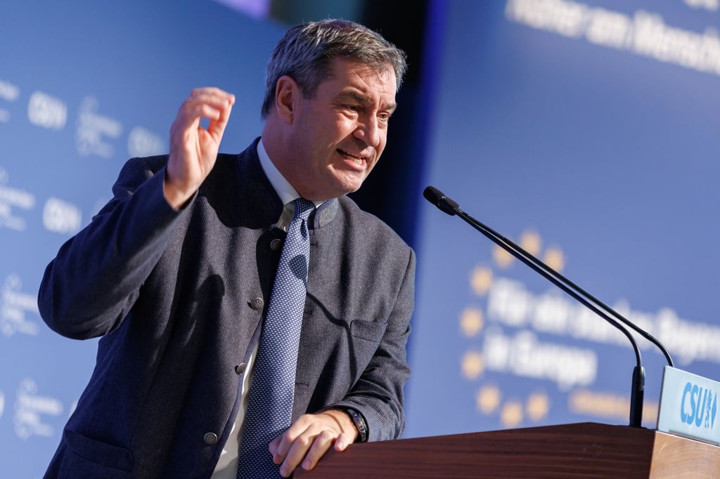Markus Söder (CSU) spricht während der CSU-Delegiertenversammlung zur Europawahl.