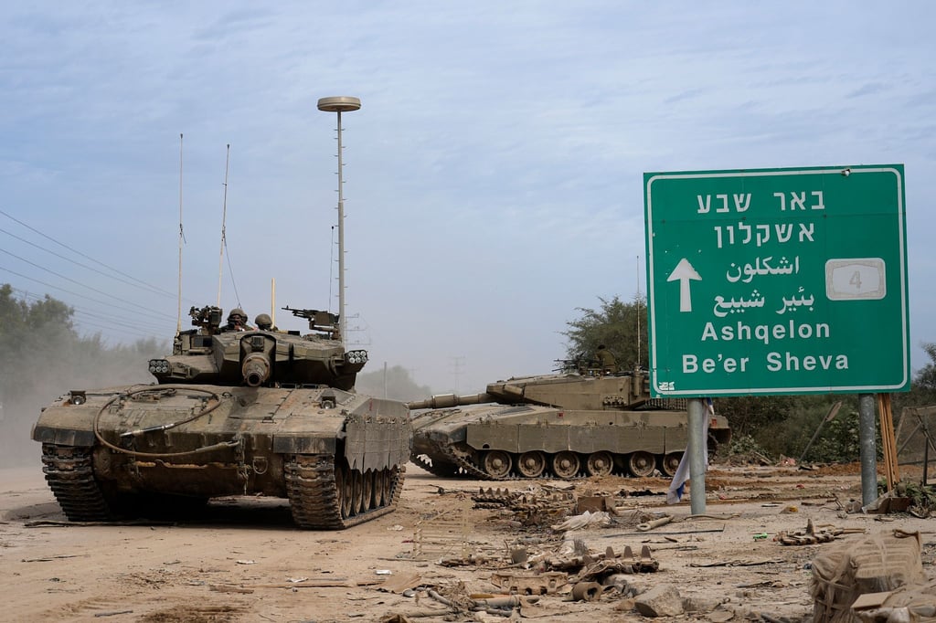 Panzer der israelischen Armee in der Nähe der Grenze zum Gazastreifen.