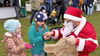 Weihnachtsbasar 2023 der Lebenshilfe Osterburg: Als der Weihnachtsmann kam, waren die Kinder aufgeregt.