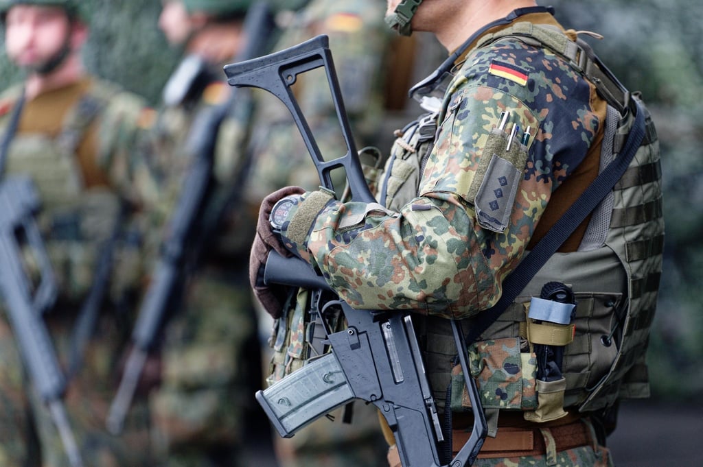 Unionsfraktionsvize Johann Wadephul hält die Einführung einer Dienstpflicht in der Bundeswehr für unverzichtbar.