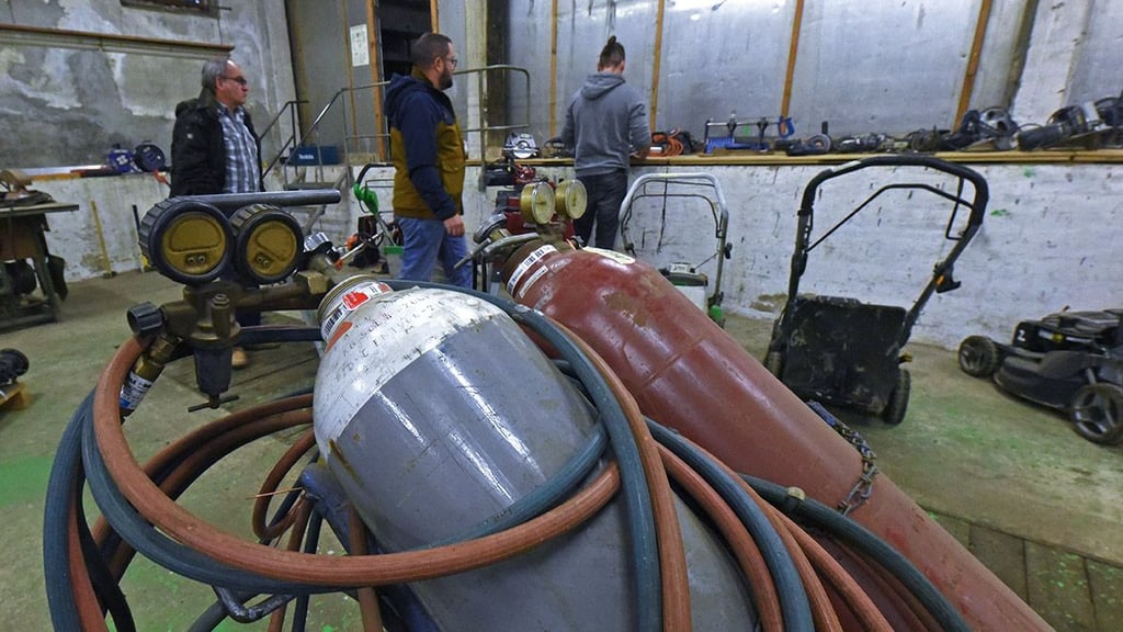 Alles muss raus: Reges Treiben auf der Versteigerung der letzten Güter bei der Öseg in Wilsleben.