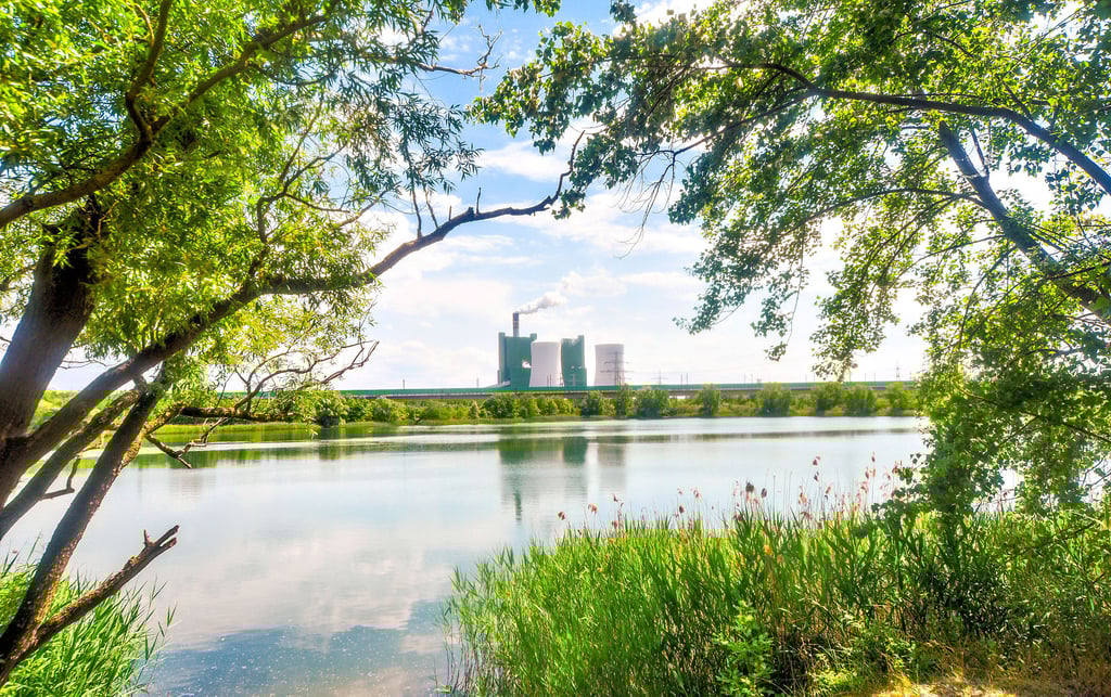 Das Kraftwerk Schkopau brachte einst viel Geld in das Dorf Korbetha.