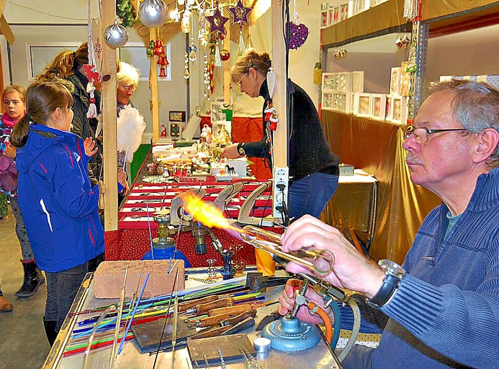 Der "Besondere Weihnachtsmarkt" in Oschersleben zieht jedes Jahr viele Besucher an.
