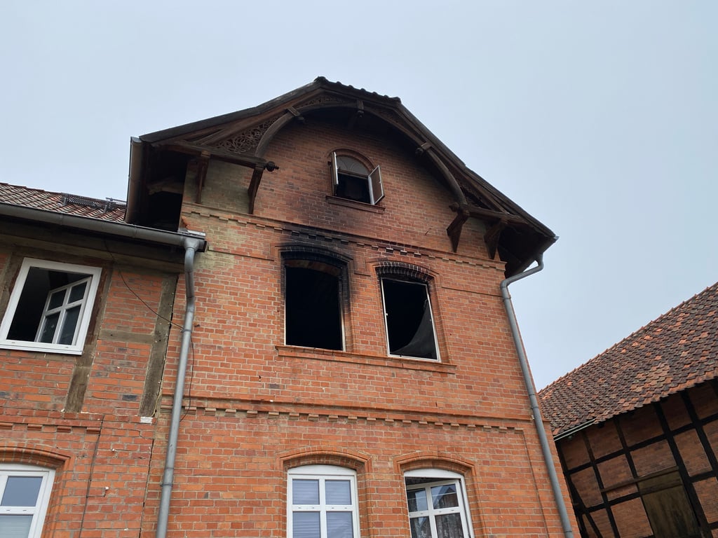 Von außen kann man den Schaden nur erahnen.