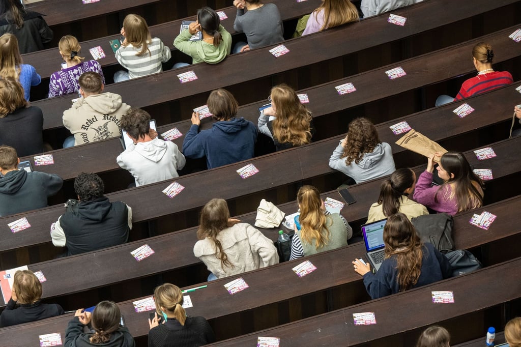 Studierende im Audimax der Ludwig-Maximilians-Universität in München.