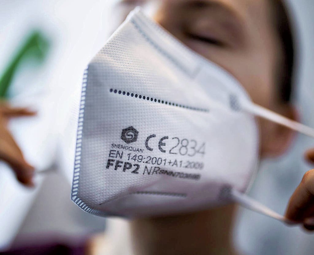 Im Klinikum wieder Pflicht: Die Mund-Nasen-Maske.