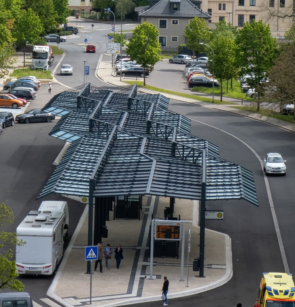 Wer mit der Regionalbahnlinie 76 von Zeitz aus fahren möchte, muss dafür bis Ende Dezember teils die Züge im Bahnhof, teils die Busse am Busbahnhof nutzen.
