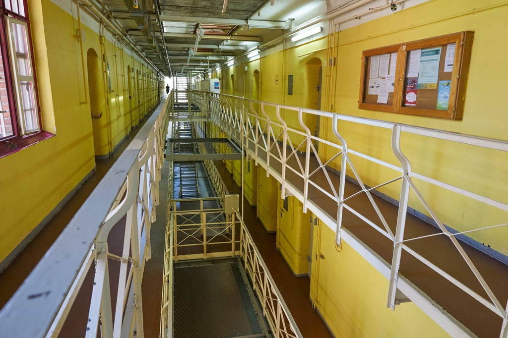 Blick in den alten Zellentrakt der Justizvollzugsanstalt Tegel.