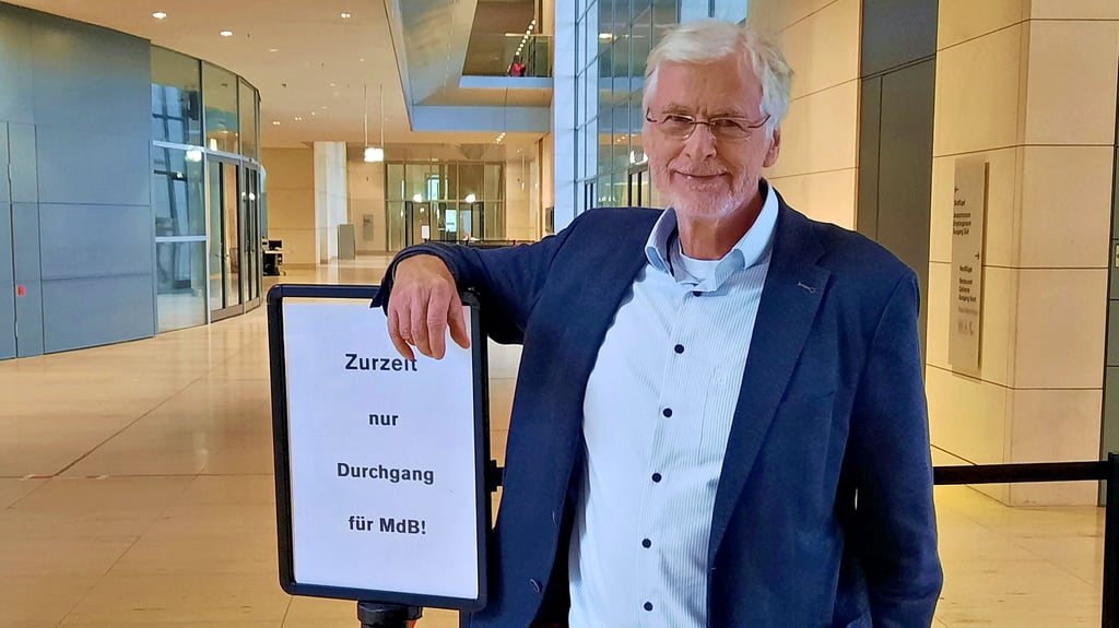 Herbert Wollmann (SPD) aus Stendal ist seit mehr als zwei Jahren Mitglied des Bundestages. Bei Plenarsitzungen gibt es im Reichstagsgebäude bestimmte Bereiche, wo nur Bundestagsabgeordnete Zugang haben.