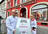 Johannes und Katharina Oidtmann beteiligen sich mit ihrer „Roten Apotheke“ ebenso wie alle anderen Bernburger Apotheken am Mittwoch am Protest gegen die Reformpläne von Bundesgesundheitsminister Karl Lauterbach.