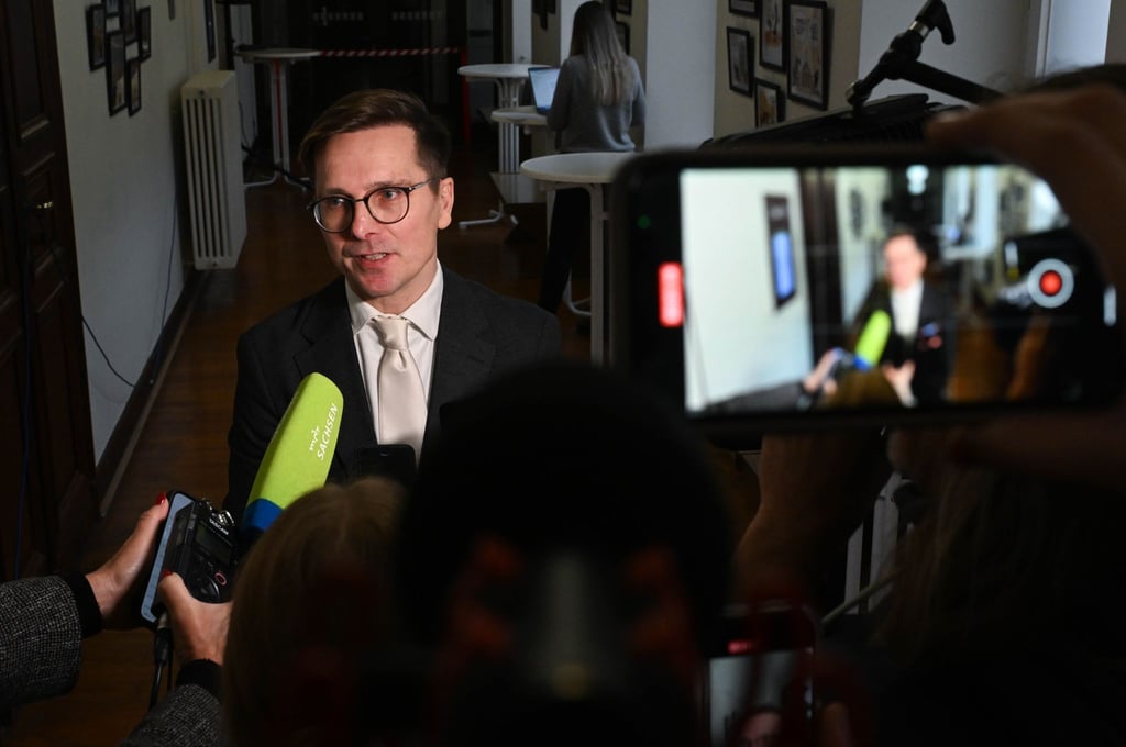 Daniel Baumgärtner, Anwalt der Nebenklage, gibt nach Prozessende ein Statement ab.
