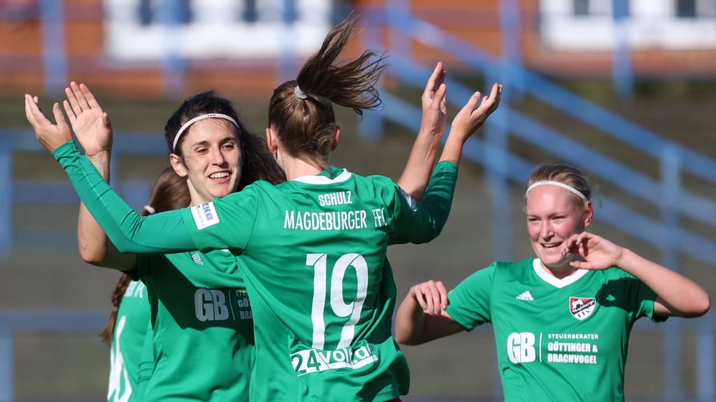 Denisa Larissa Nesimi, Antonia Schulz und Jona Francesca Leske (v. l.) laufen noch mit dem Logo des MFFC auf. Dies könnte sich zur kommenden Saison ändern.