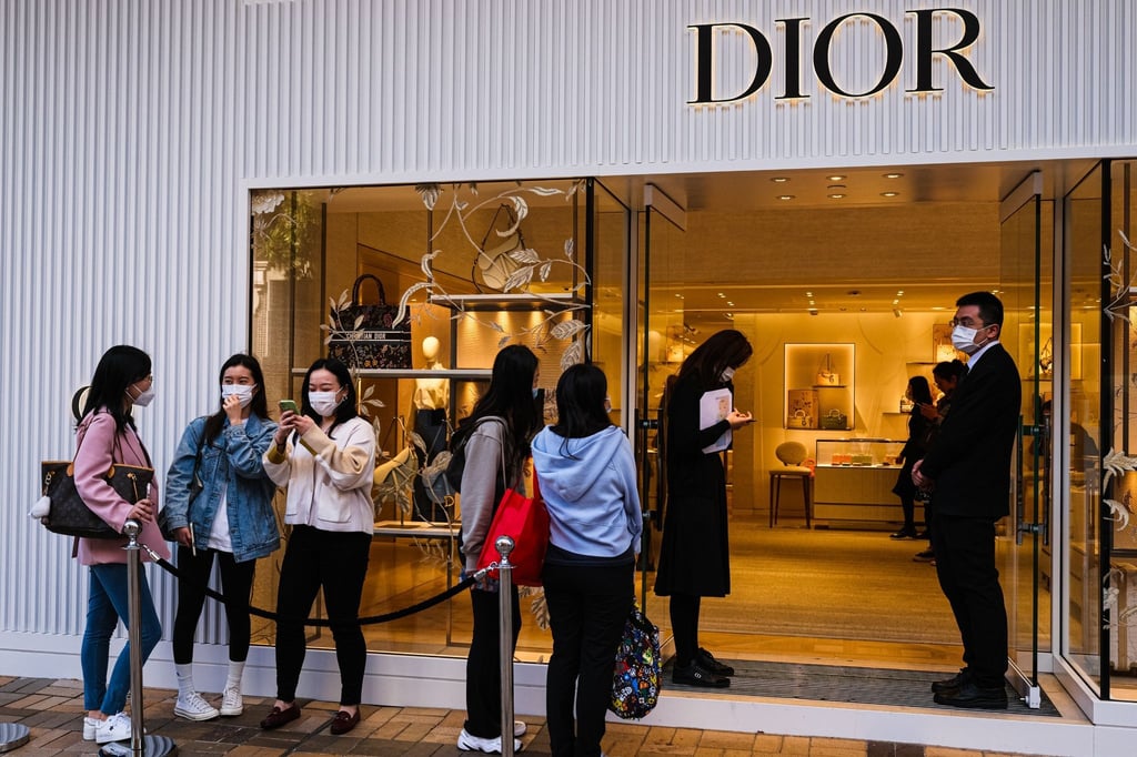 Geschäft der Luxusmodemarke „Dior“ im Einkaufsviertel Tsim Sha Tsui in Homgkong.