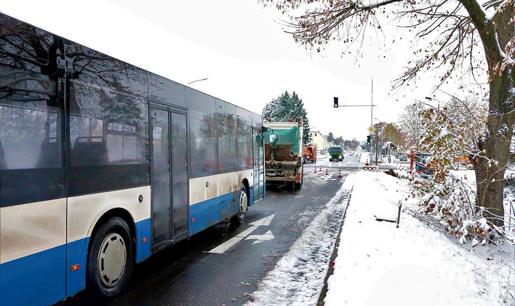 Der Straßenabschnitt der B 187 in Schweinitz zwischen der Fließbrücke und der Ampelkreuzung kann wieder befahren werden.