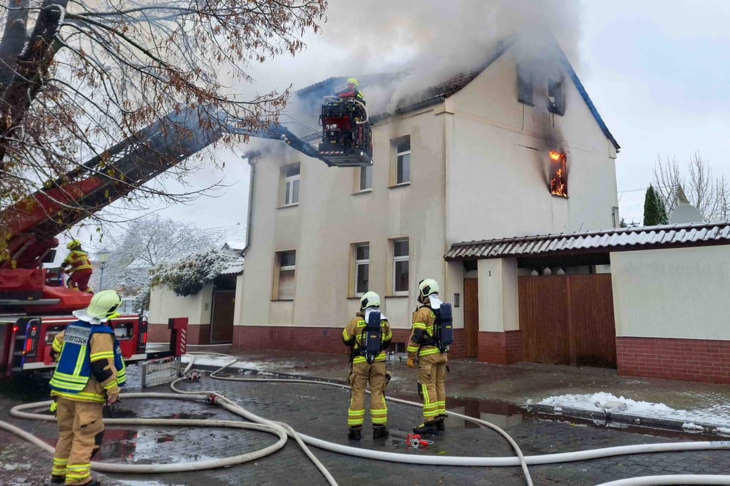 Diese leerstehende Haus in Zscherndorf hat am Dienstagmorgen gebrannt.