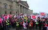 Bunter und lauter Protest: Lehrerstreik am Dienstag vor dem Bundesverwaltungsgericht in Leipzig