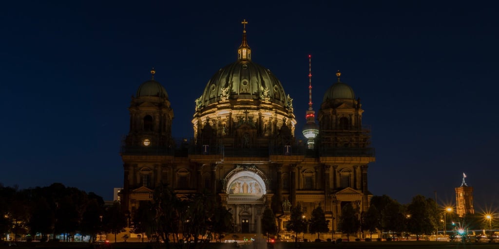 Der Berliner Dom wurde über ein Jahr nicht mehr angestrahlt.