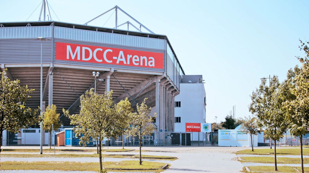 Die Parkplatzsituation am Stadion des FCM ist unter Beobachtung. Immer häufiger kommt es zu Falschparkern rund um die MDCC-Arena.