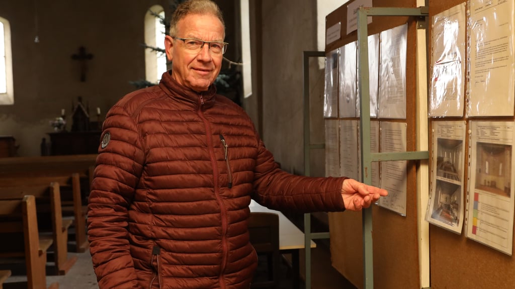 Schriftführer Jürgen Kanstorf hat zum 20. Geburtstag eine Ausstellung über die Geschichte des Fördervereines erstellt.