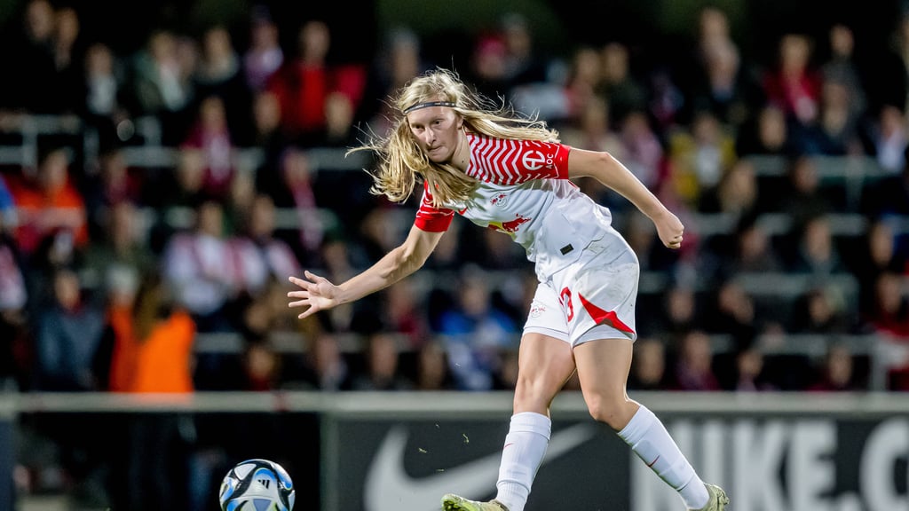 Leipzigs Kyra Spitzner beim Spiel gegen den FC Bayern.