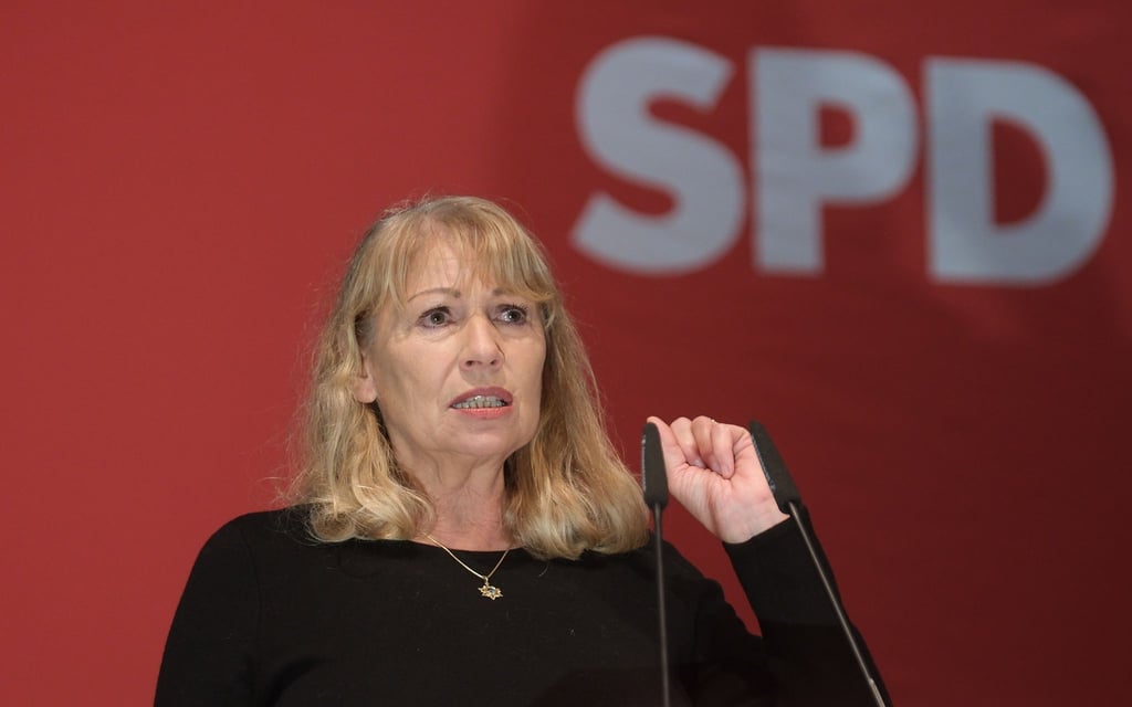 Petra Köpping (SPD) spricht auf dem außerordentlichen Landesparteitag der sächsischen SPD.
