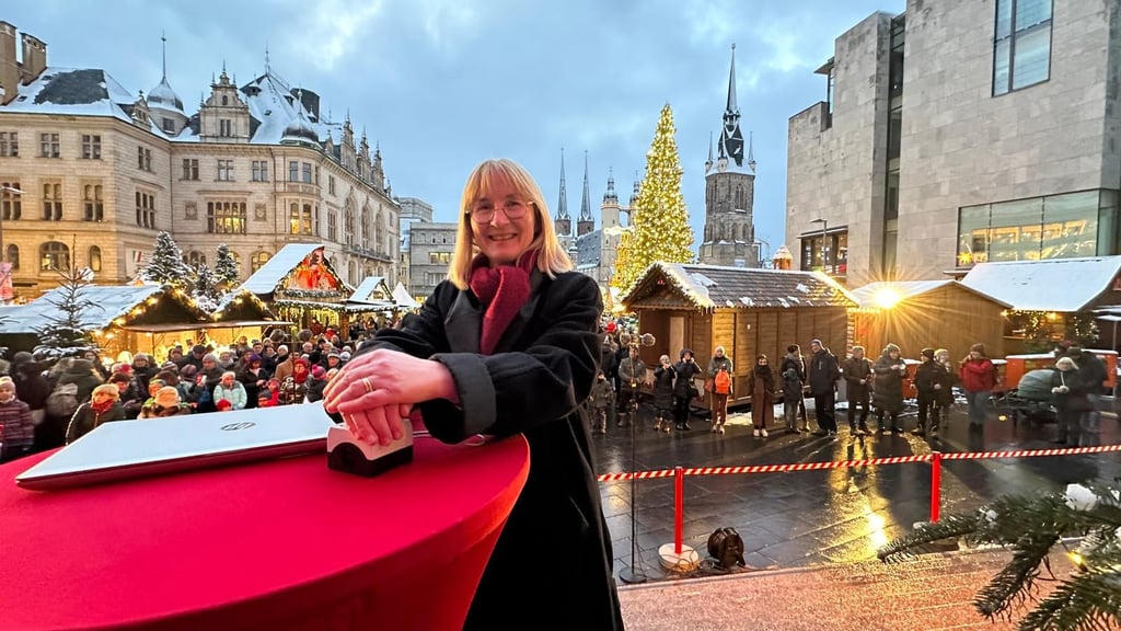 Judith Marquardt hat den Weihnachtsmarkt in Halle eröffnet.