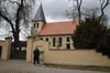 In der Kirche in Groß Rosenburg gibt es zwei alte Bleisglasfenster, die eine interessante Geschichte haben.
