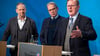 Bernhard Stengele (Bündnis 90/Die Grünen, l-r), Georg Maier (SPD und Bodo Ramelow (Die Linke) sprechen in der Pressekonferenz.