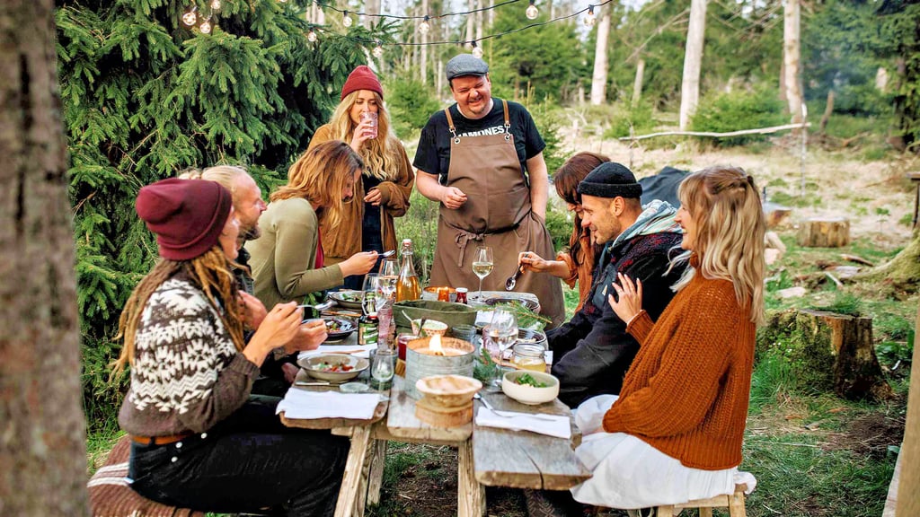 Das Testessen für die Rezepte aus dem neuen Kochbuch „Essen. Freundschaft. Harzfeeling.“ fand im Wald statt.