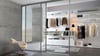 High End: So ein gläserner, begehbarer Kleiderschrank wie von Noteborn wirkt elegant.