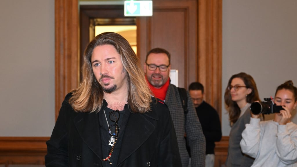 Gil Ofarimhat in seinem Prozess wegen Verleumdung und falscher Verdächtigung am Dienstag überraschend ein Geständnis abgelegt. . Foto: Hendrik Schmidt/dpa