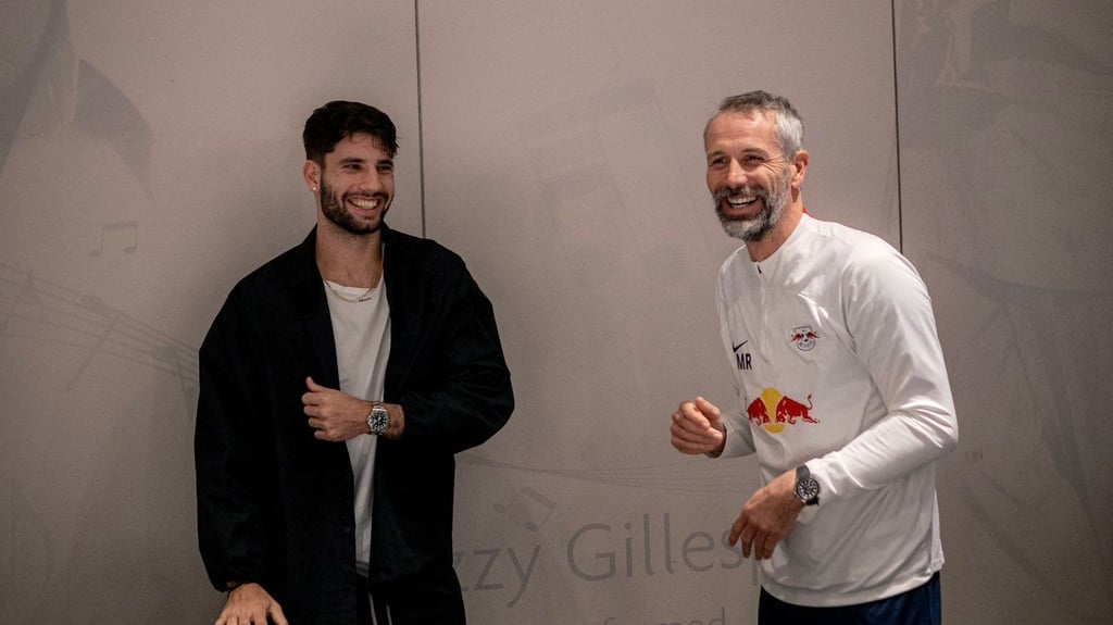 Dominik Szoboszlai beim Besuch bei RB.