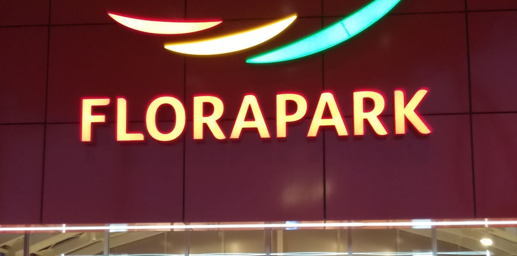 Der Florapark-Schriftzug am Eingang des Einkaufscenters. Nun gibt es Neuigkeiten zu Real-Nachfolge.