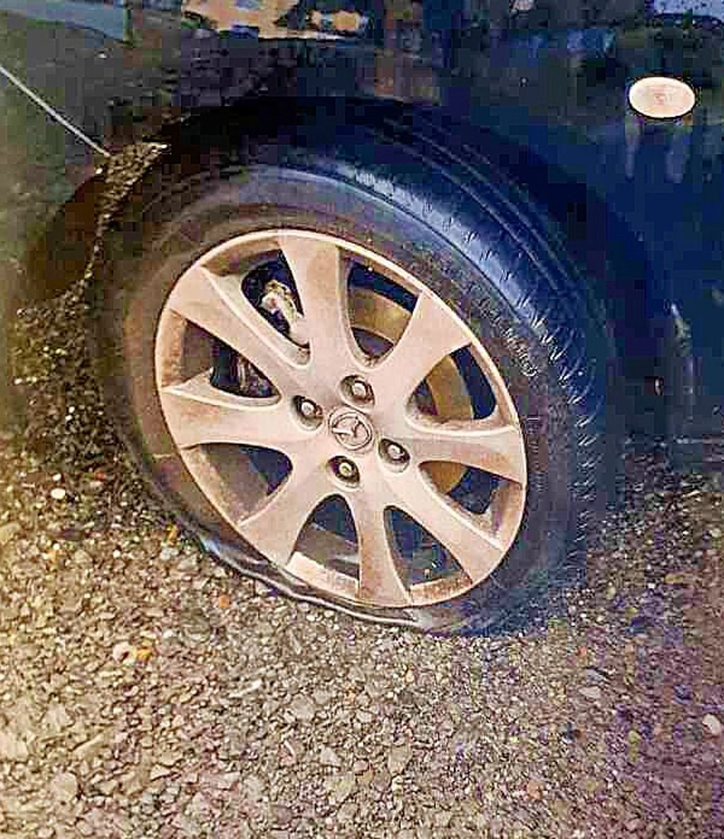 So beschädigt war das Auto nach dem Unfall.