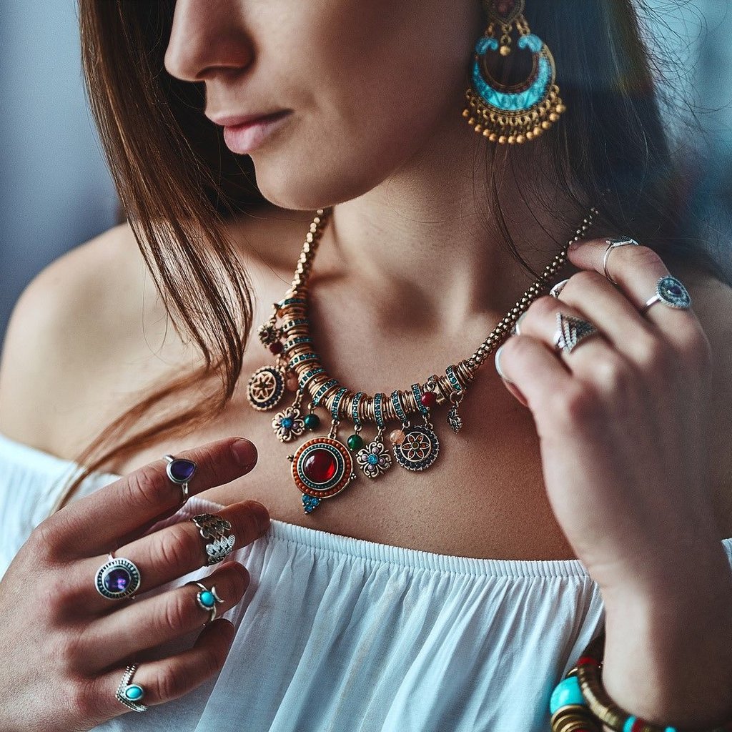 Jewelry trends and their historical origins